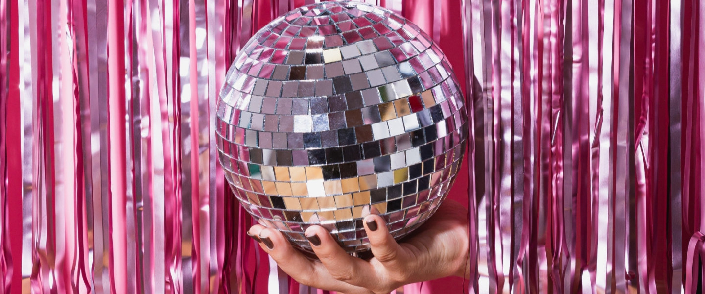 Hand_holding_a_disco_ball.jpeg