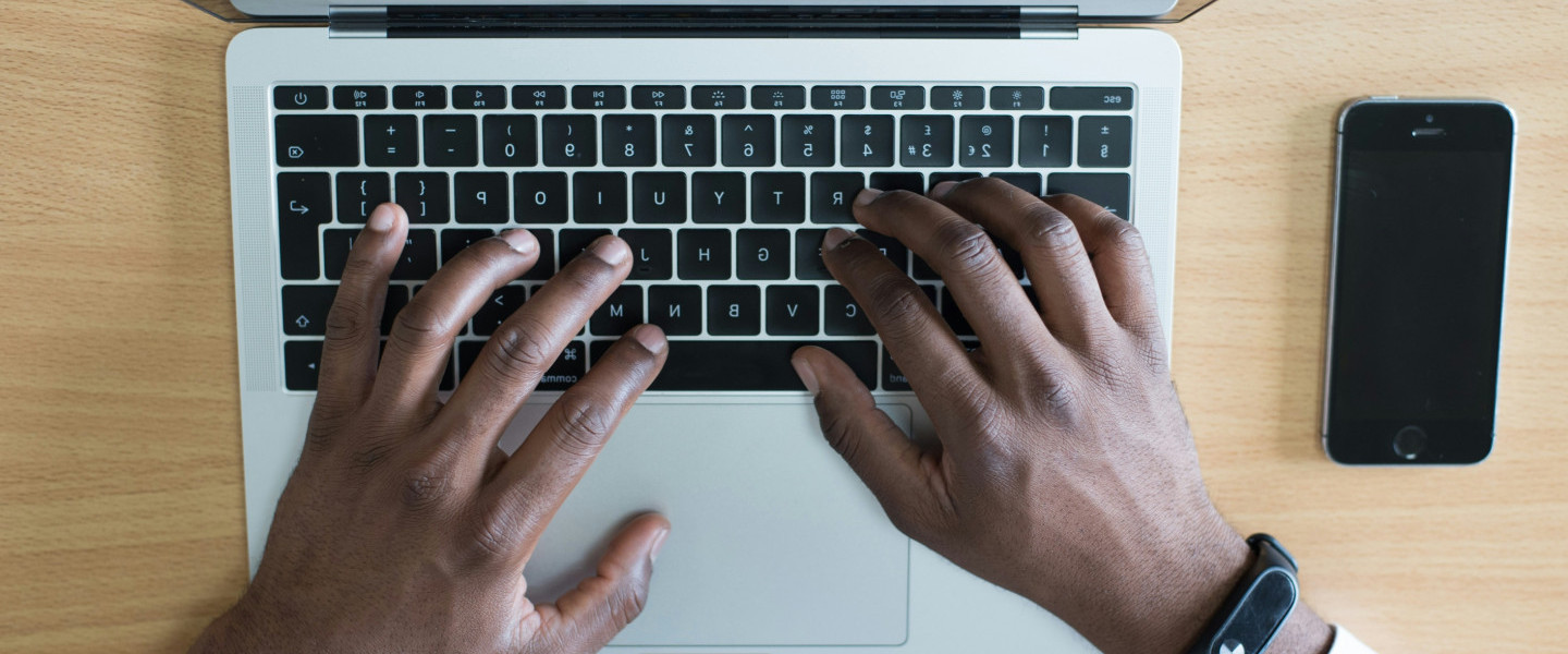 Hands_typing_on_a_laptop_from_a_birdseye_view_.jpg